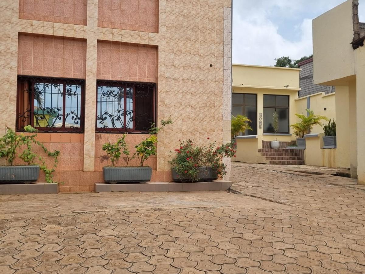 Appart Hotel Mireille Yaounde Exterior photo