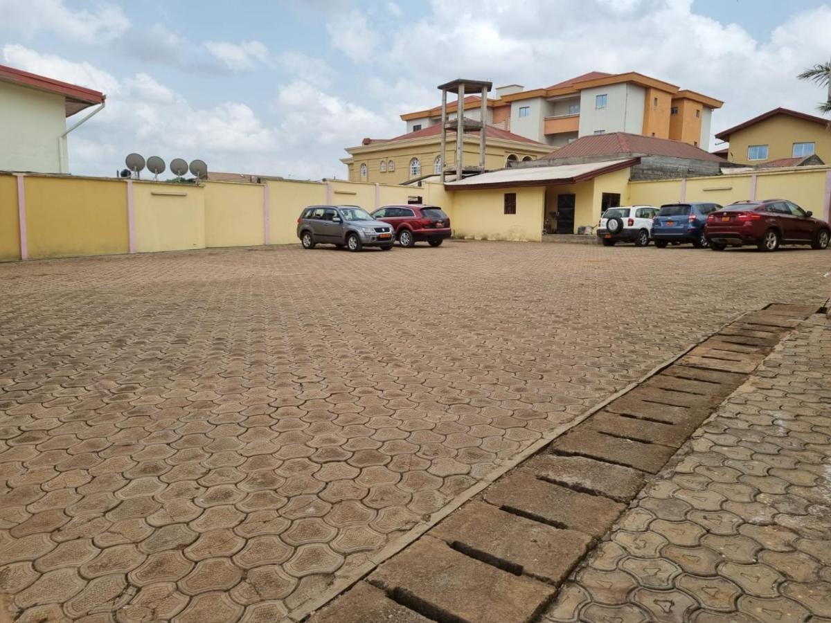 Appart Hotel Mireille Yaounde Exterior photo